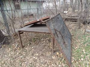 lot 1912 image: Steel Table  Screen and Misc Lot