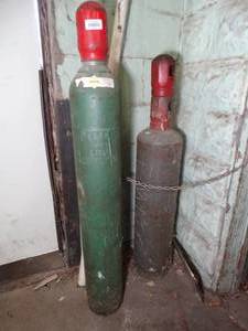 lot 29424 image: Lot of 2 Oxygen Tanks Partially full