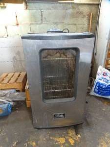 lot 29440 image: Masterbuilt Electric Smoker