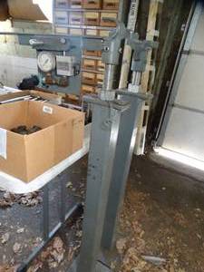 lot 29451 image: Vanco 100PSI  Pneumatic Adjustable Material Handling Tool
