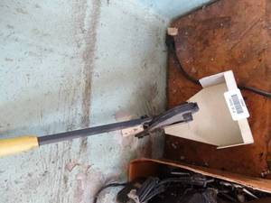 lot 29462 image: Wall Mount Wire Cutter