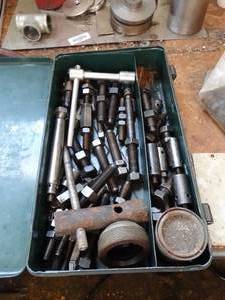 lot 29465 image: Mixed Lot of Large Screws