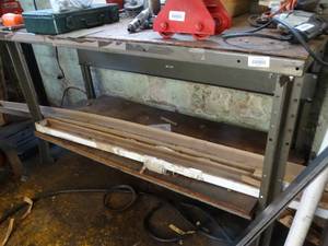 lot 29468 image: Metal Work Bench Wo Contents