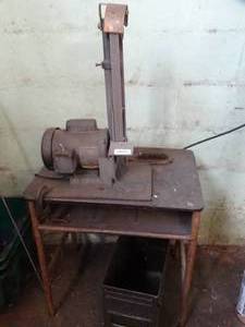 lot 29472 image: 1 Sander w Table its on