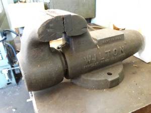 lot 29475 image: Vintage 4 jaws Wilton bullet torpedo machinist parts vise