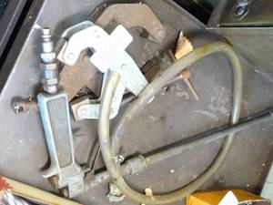 lot 29479 image: Twist Clamps and Air Gun Lot