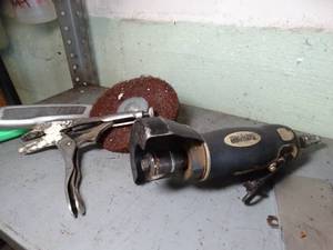lot 29534 image: Vice Grips  Pneumatic Cut-off Tool  Vice Attachments Etc Lot