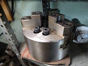 lot 29536 image: Lathe Parts and Air Line Multi Connector