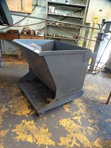 lot 29550 image: Rolling Cart  Dump Can