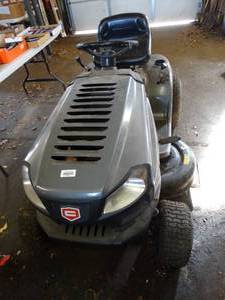 lot 29580 image: Craftsman Riding Mower