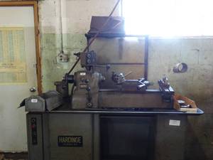 lot 13 image: Hardinge commercial metal lathe w stand