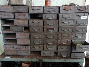 lot 29595 image: Metal Cabinet with Several Drawers Full of Contents