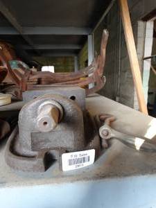 lot 29613 image: Old Bridgeport Vise