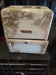 lot 29677 image: Old Paper Towel Dispenser