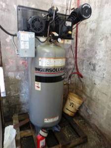 lot 17 image: Ingersoll rand commercial t30 air compressor