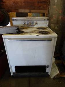 lot 29682 image: Vintage GE Electric Stove Oven