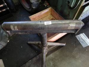 lot 29687 image: Small Adjustable Metal Material Holder wRoller on Top