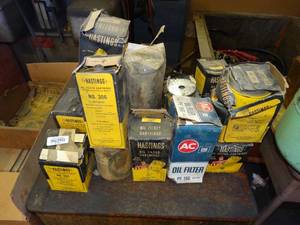 lot 29700 image: Lot of Old Oil Filters