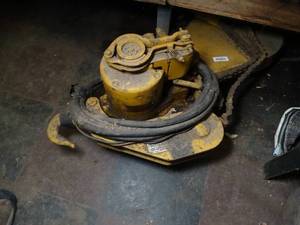 lot 29729 image: Large Budget Hoist w Motor and