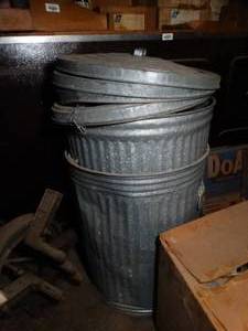 lot 29790 image: Lot of Metal Trash Cans with Lids