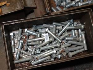 lot 29819 image: Large 5 Bolts