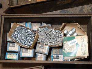 lot 29823 image: Large Lot of Flat Head screws