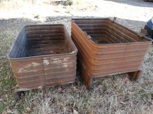 lot 1914 image: 2 Metal Pallet Bins