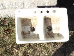 lot 1913 image: Vintage Cast Iron Double Sink