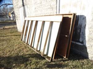 lot 1915 image: Large 10ft x 5Ft Wood Sections and Supports