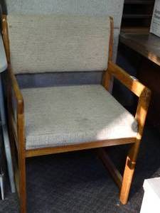 lot 1743 image: Nice Office  Waiting Room Chair