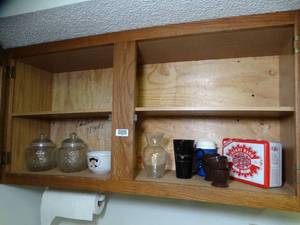lot 1747 image: Contents of Cabinet