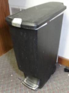 lot 1759 image: Trash Can