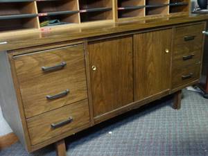lot 1766 image: Nice Wood Credenza