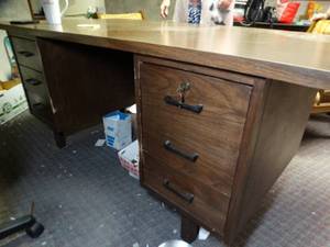 lot 1765 image: Nice Large wood Office Desk