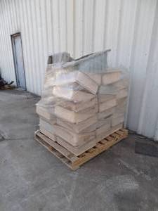 lot 1916 image: Pallet of Plastic Tubs