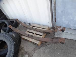 lot 1917 image: 2 Large Leaf Springs