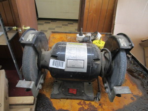 lot 1598 image: Shop grinder