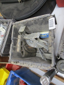 lot 1616 image: bin with assorted hardware