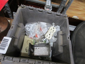 lot 1617 image: bin with assorted hardware