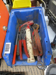 lot 1624 image: Bin with assorted tools