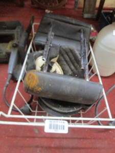 lot 1631 image: Automobile head rests and sets of knee pads