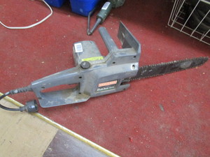 lot 1632 image: Craftsman electric chainsaw