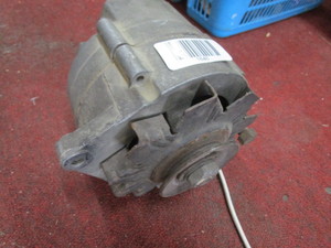 lot 1646 image: Automobile alternator