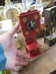 lot 1698 image: Miniature clock