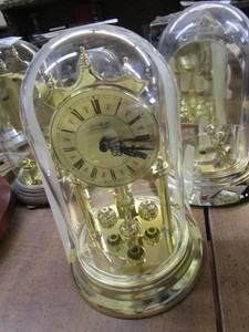 lot 1700 image: Anniversary clock