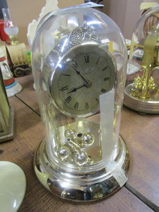 lot 1713 image: Anniversary clock