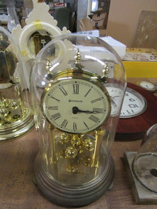 lot 1715 image: Anniversary clock