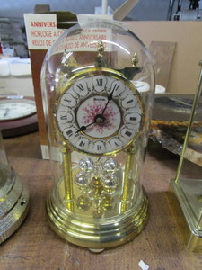 lot 1720 image: Anniversary clock