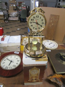 lot 1721 image: Anniversary clock - missing glass globe