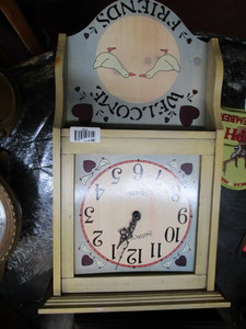 lot 1725 image: Country style wall clock